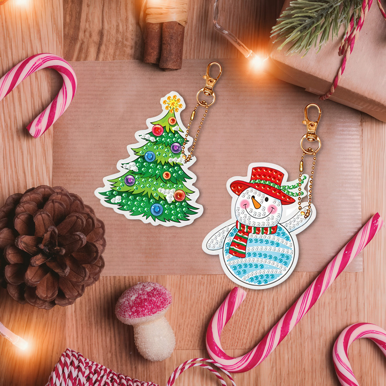 Алмазна мозаїка з набором 8 брелків-заготовок на новорічну та різдвяну тематику